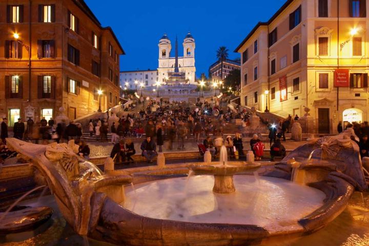 Piazza Spagna di notte